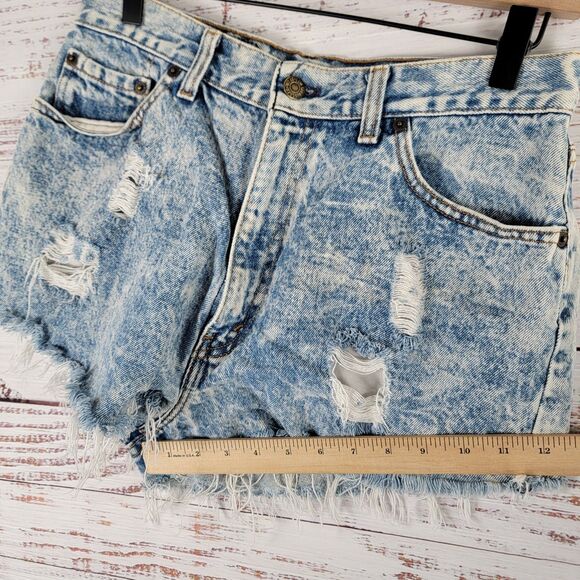 Vintage Levis Womens Size 16 Acid Washed Distressed Shorts Blue Denim Made USA - Picture 3 of 10